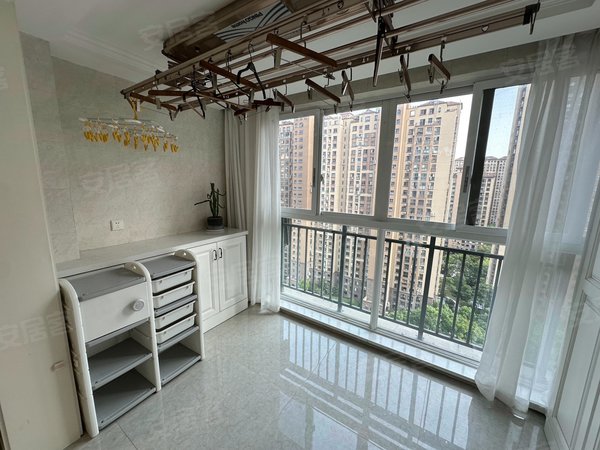 南通崇川北大街华强城北大街万象城附近华强城2期，靠近地铁站精装电梯小三房拎包入住出租房源真实图片