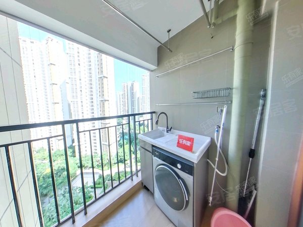 福田侨香地铁站精装三房业主急租,中高层,采光好,看房方便!