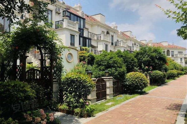 世茂纳米魔幻城