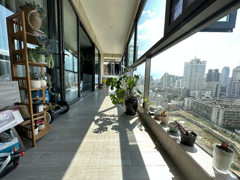 恒隆广场白塔路逸天峰端户大平层 电梯入户 带两个车位中间楼层,俊发