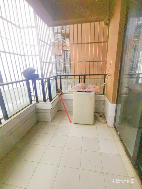 锦绣大地城(一期) 出行方便 停车方便 小三居 高绿化