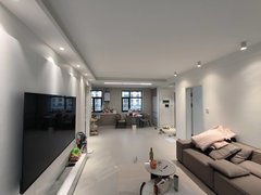 梅河口城区市中心龙湖蓝山二楼，两室奶油风装修，家具家电齐全有立式空调。出租房源真实图片