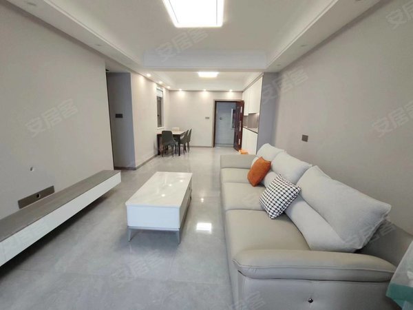 荆门东宝长宁大道华铭广场银泰城对面,象山云邸,90平电梯精装三房