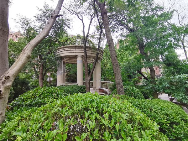 青岛黄岛长江路湛园海德公园(有密码)花园洋房,精装带电梯,环境好