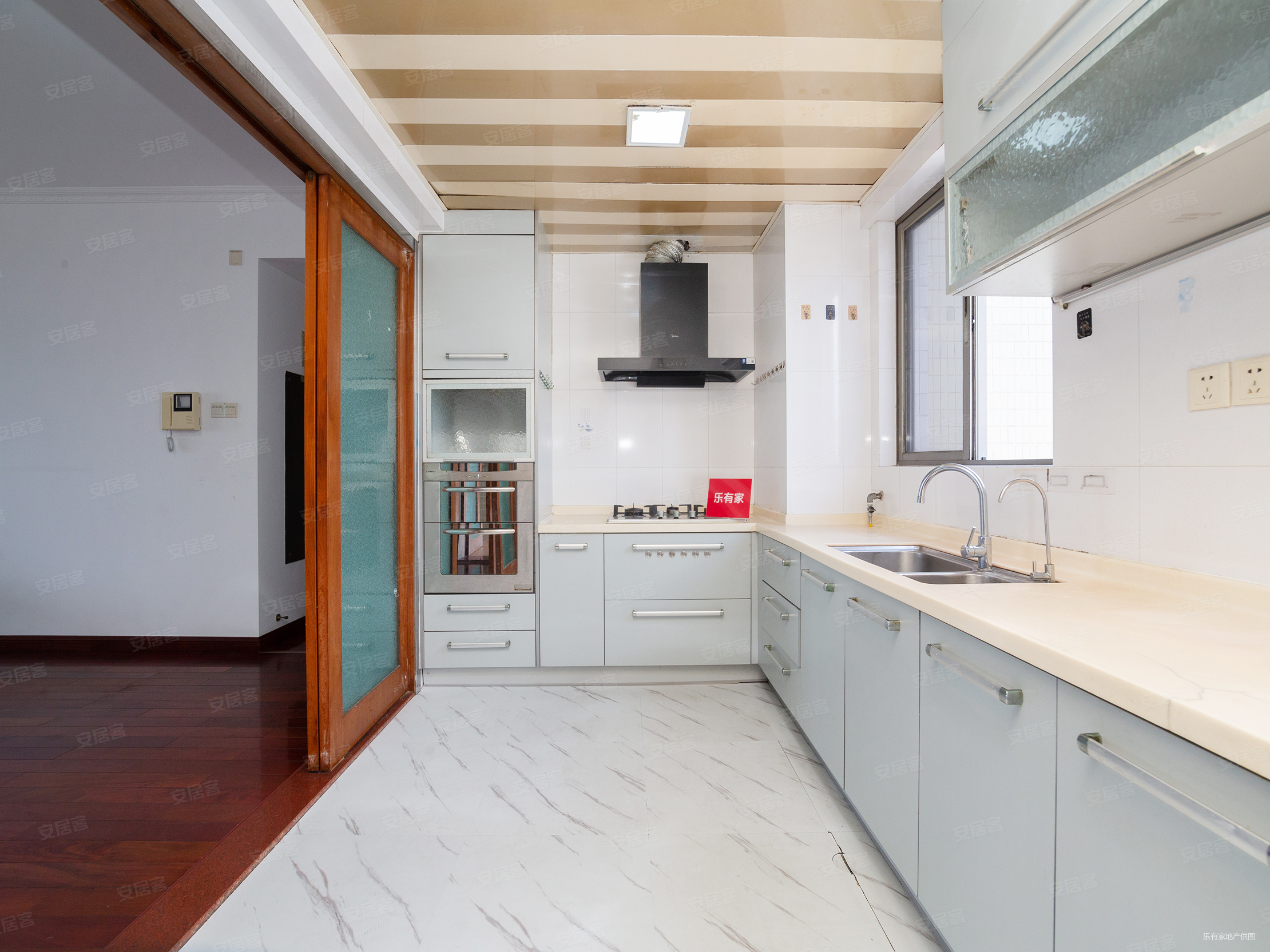 盛世鹏程花园4室2厅0卫147.93㎡南北1040万