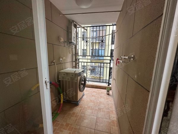 深圳龙华观澜金富苑观澜富士康南门小区房两房一厅精装民水民电出租