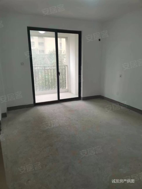 五江湾小区南区交通便利南向采光好房龄新满二