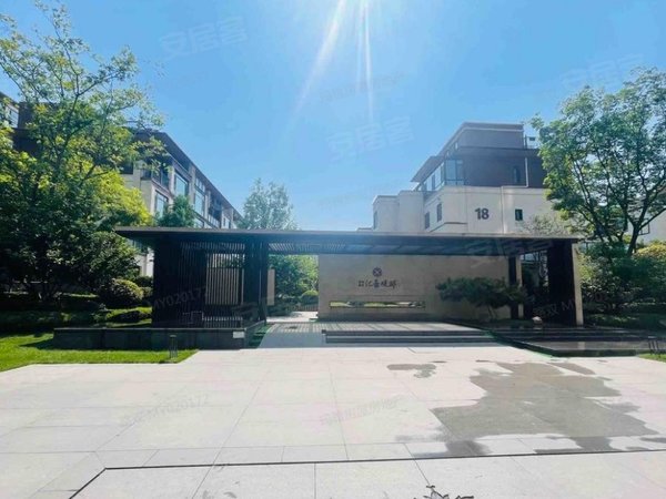 青岛城阳实验二小青特金地汇豪观邸汇豪观邸 豪华下叠别墅 带大院 带