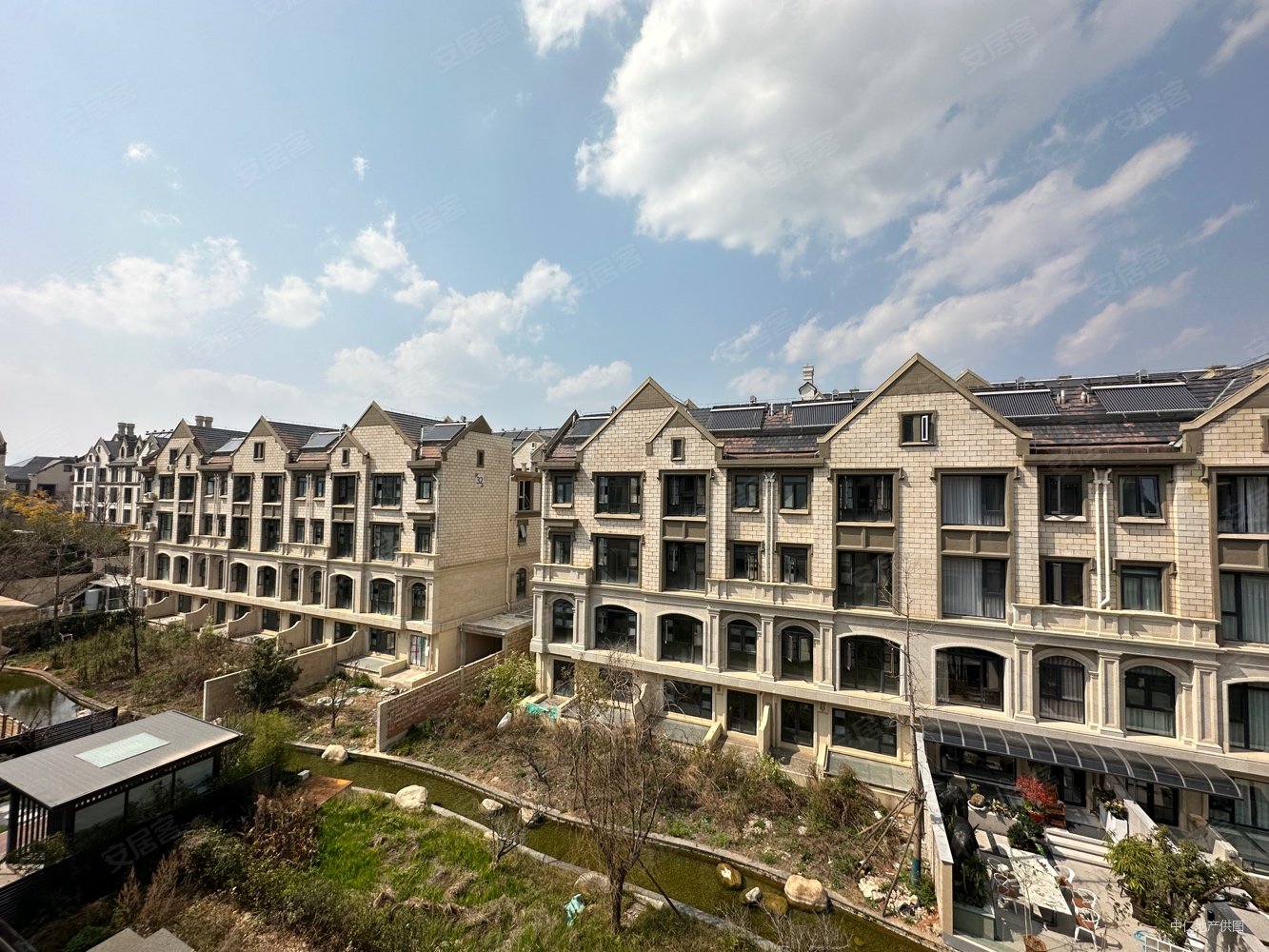 俊发滇池one9组团伯克郡(别墅)5室2厅4卫218㎡南北550万