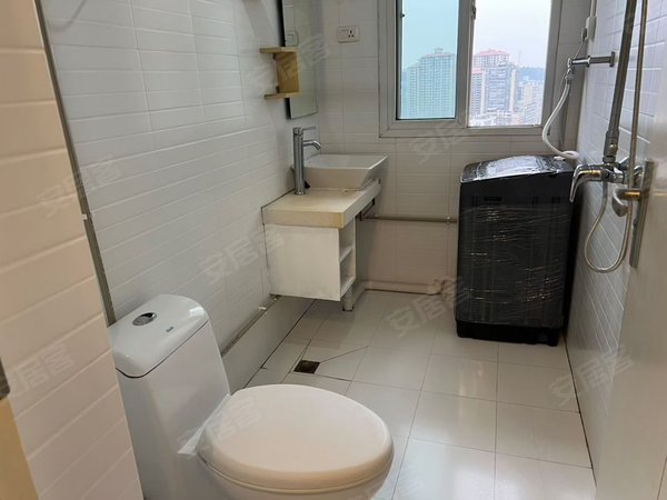 黄石黄石港万达广场华夏城市中心摩尔城对面高层电梯一室一卫落地窗，通风采光俱佳出租房源真实图片