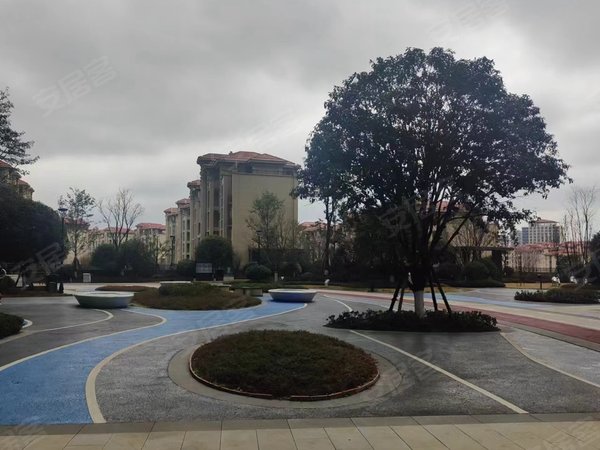 贵阳花溪花溪公园美的国宾府a区(三期)美的国宾府三期精装三房出租