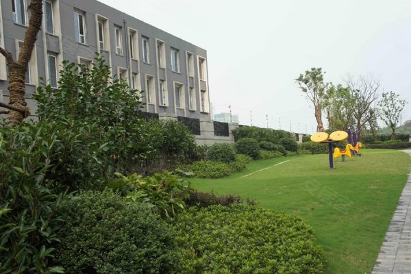 朗诗绿色街区有哪些不足,缺点有哪些?_王恩浩解读:地面车位比较少,有.