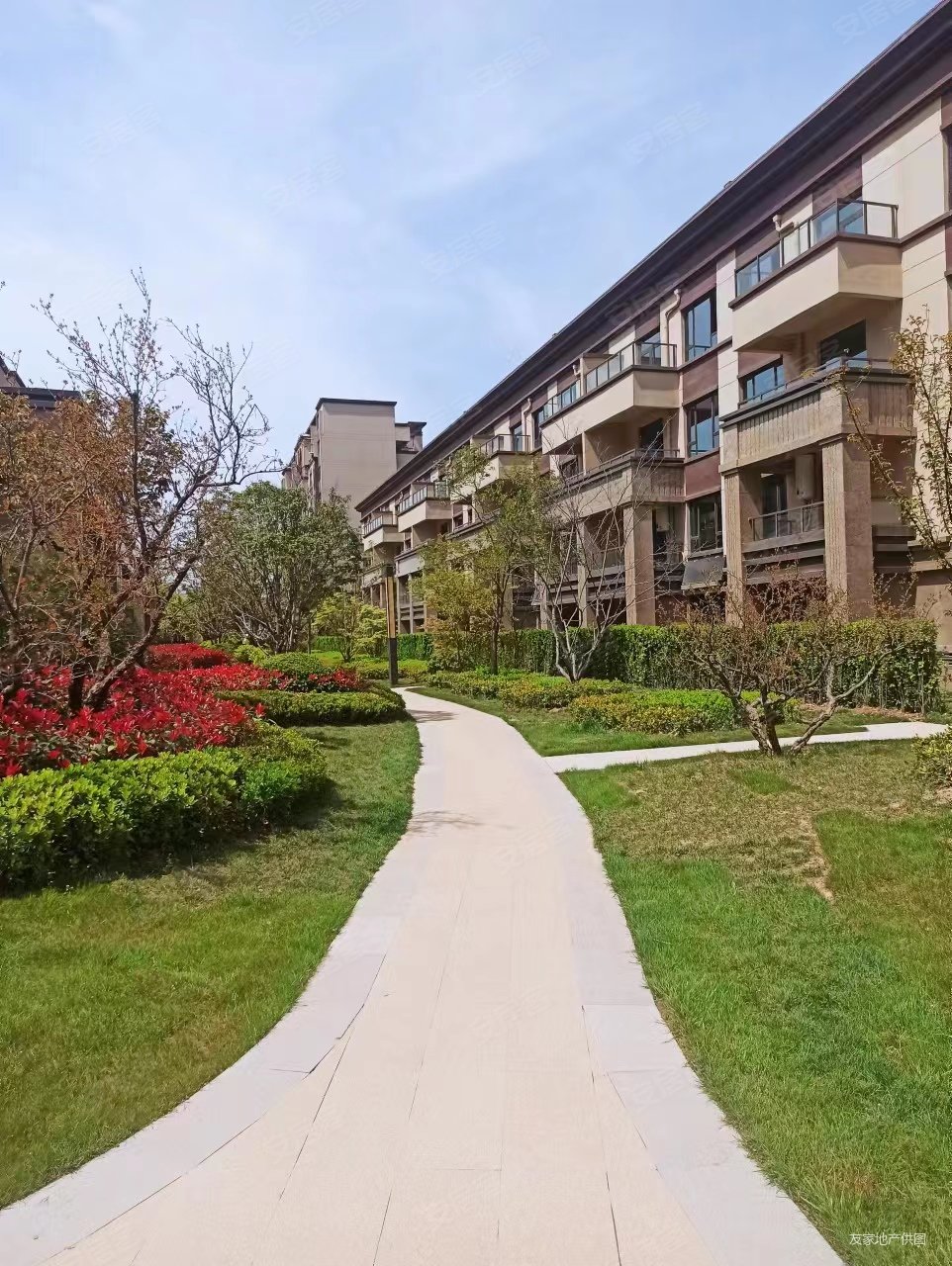 双车位,双花园,中建70年叠拼别墅毛坯直接装修入住,浐河边,中建锦绣