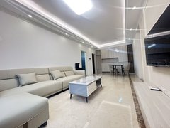 乐山市中高铁站鸿通凤凰国际！3室2厅2卫！精装修大三房！拎包入住！电梯！出租房源真实图片