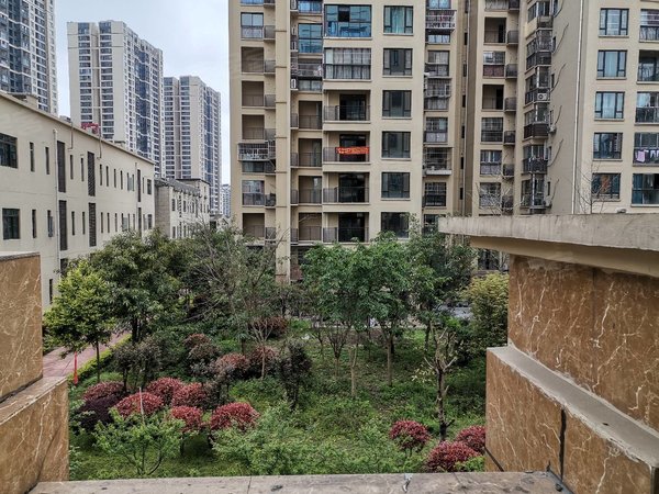 重庆江津双福新区金成溪山美郡1400 头回出租 洋房三房两卫 全屋定制