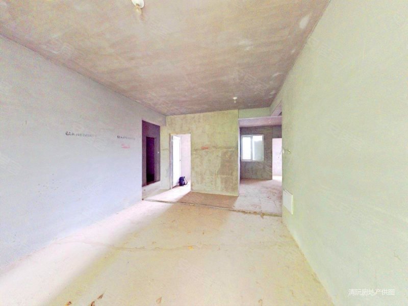 地铁口嘉宇银杉,单价7800,买毛坯三房两卫