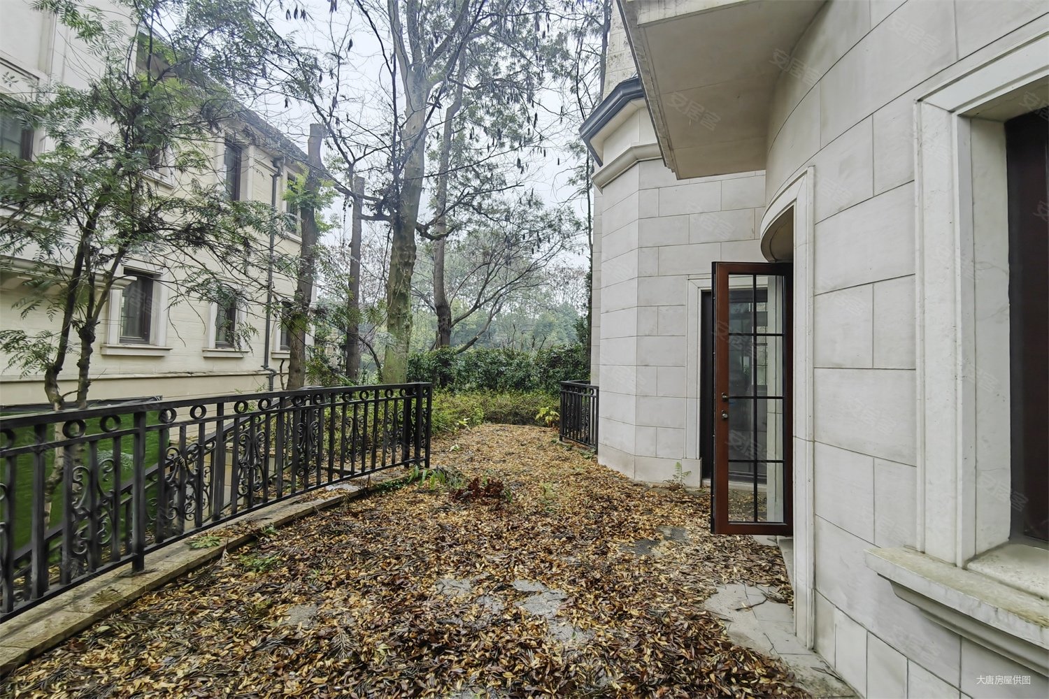 牧马山蔚蓝卡地亚超大花园房