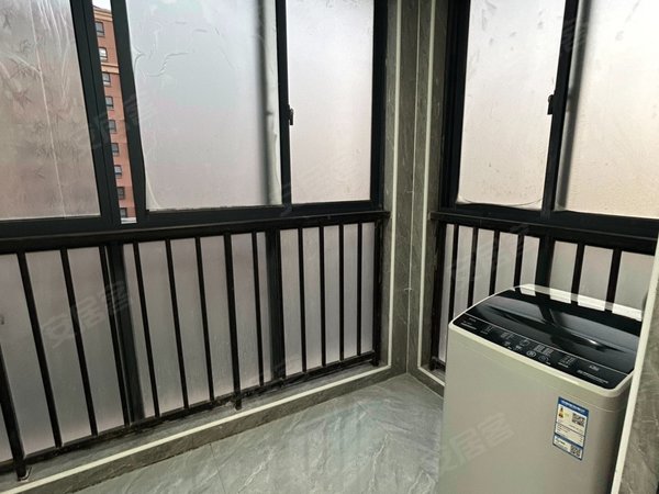 上海浦东川沙心圆西苑迪士尼上班过来看啦,小区里看烟花,独立厨卫精装