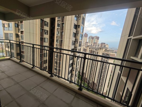 广州增城新塘品秀星图品秀星图 超大阳台 采光好 3室2厅2卫 南北通透