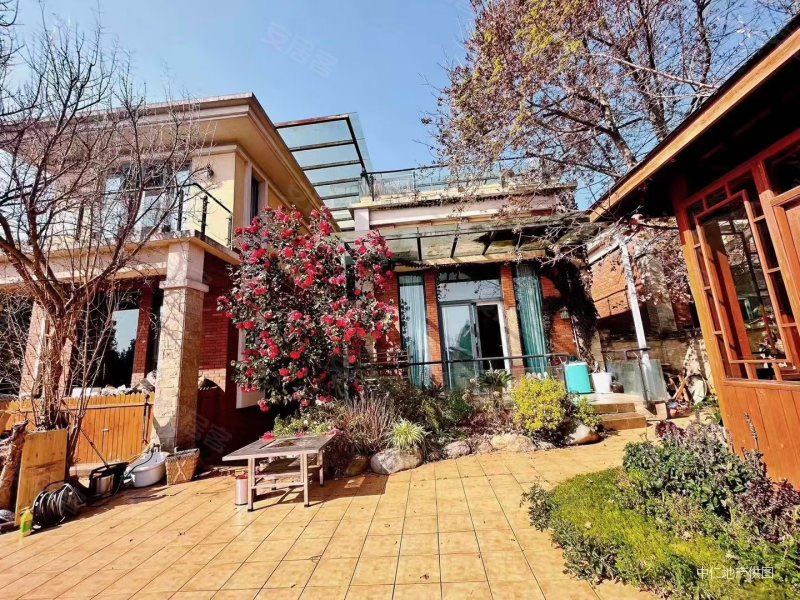 昆明度假区滇池边滇池南郡独栋别墅小区主景观花园200平