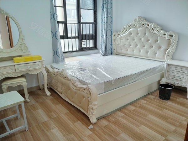 深圳大鹏新区大鹏保利香槟苑保利香槟苑 4室2厅2卫 精装修 电梯房 106