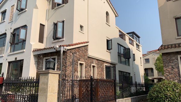 满庭芳别墅 双拼 前后大花园 业.