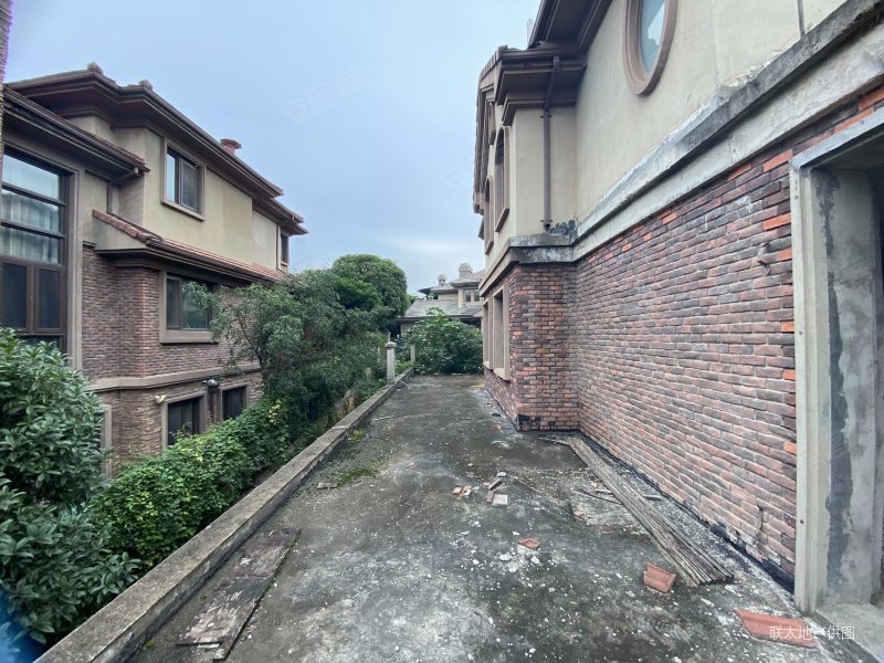 超高性价比独栋 已经做好基础土建改建 直接装修,保利阆峰云墅二手房