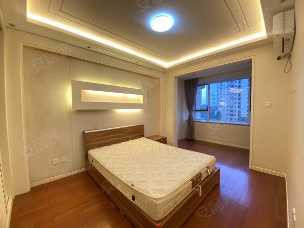 青岛黄岛薛家岛海信凤凰金岸地铁口天目山路 精装套二 海信品质拎包