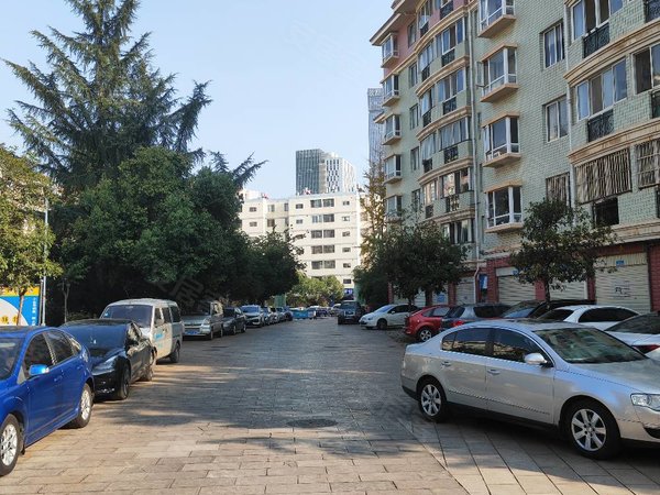 昆明盘龙北辰财富中心金泉小区2期温馨家园旁金泉小区二期精装3房空