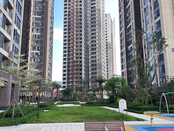 深圳龙岗龙城国际恒大锦苑恒大锦苑三房,新新小区,停车免费,空房配齐