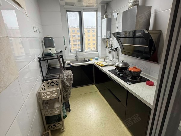 徐州新沂新华路嘉瑞家园初次租，嘉瑞家园，三室两卫精装，1400一月包物业出租房源真实图片