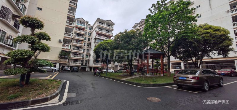 八中旁东山花园3室南北通透满五年超大阳台