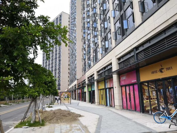 南城阳光城,一手商铺,可明火,可外摆,层高6米可做复式商业!