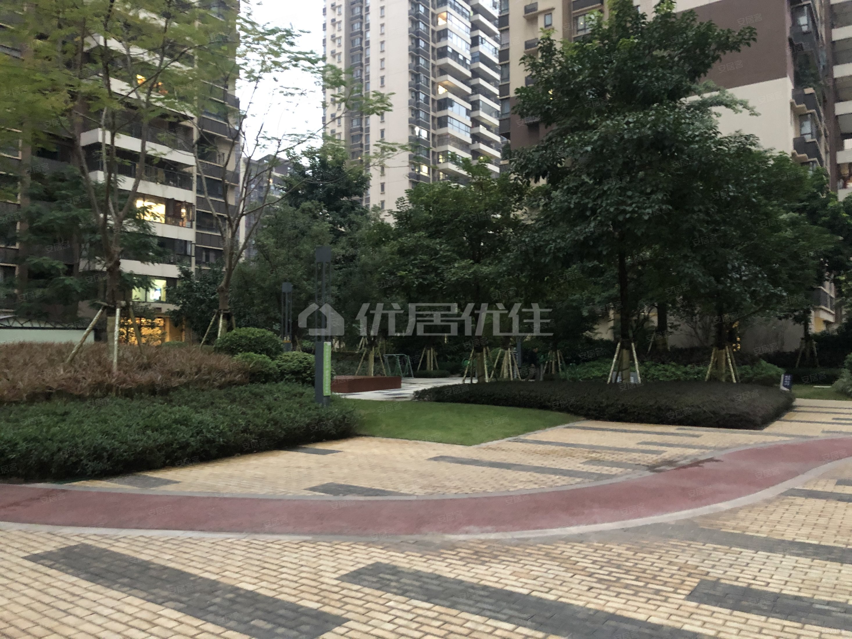 万科金域蓝湾小区环境优美交通便利
