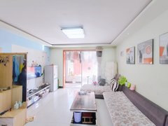 出租城角韩两室900，家具家电齐全可以拎包入住。