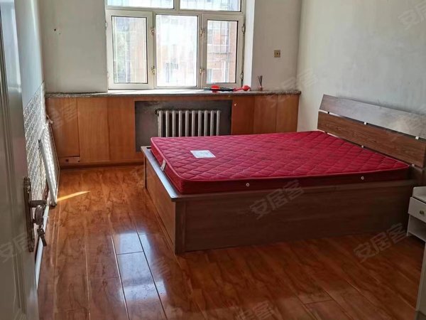 哈尔滨平房北厂青年小区地铁口,只租半年.