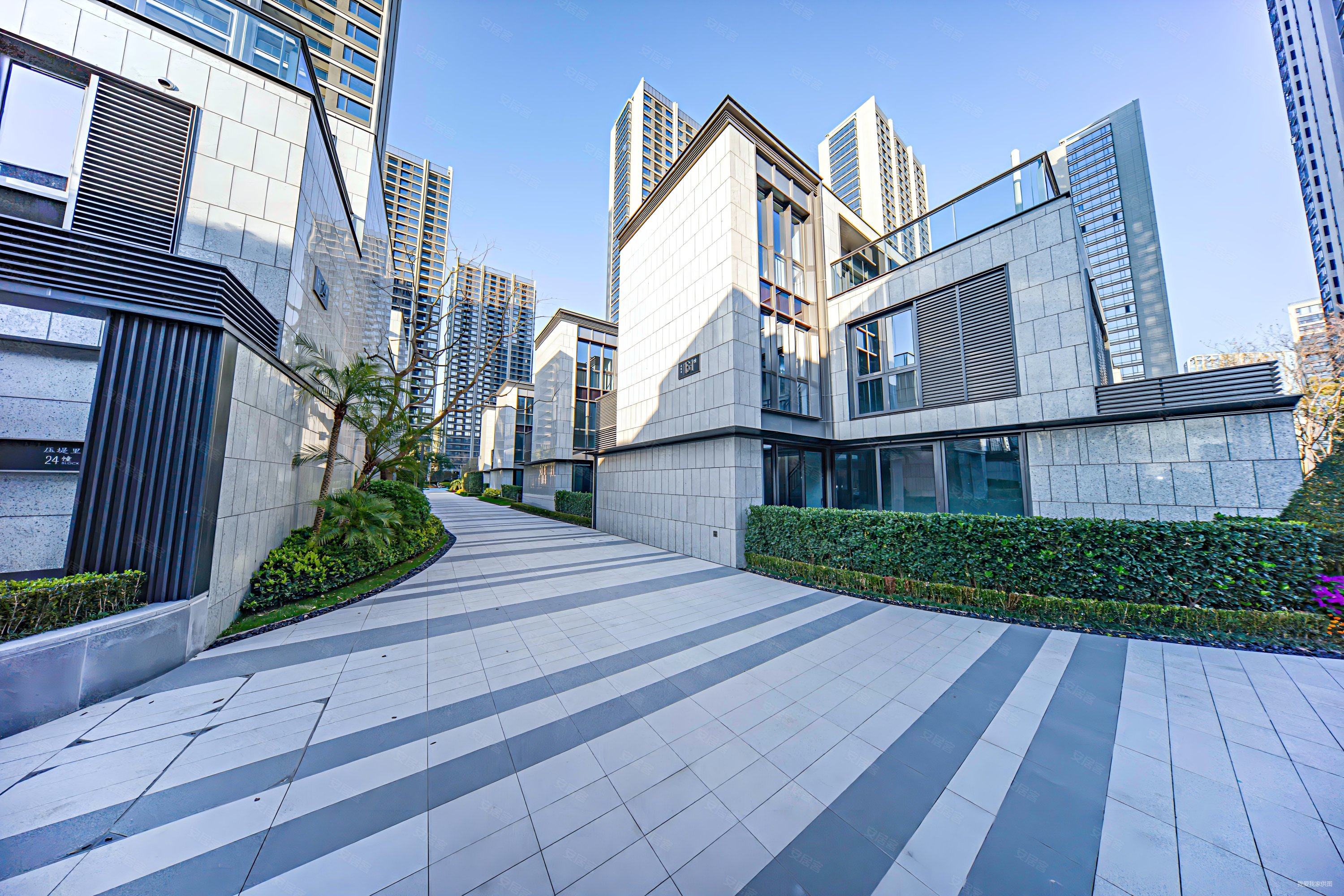 送车库急卖新出悦虹湾边套排屋毛坯价格可面议空间大