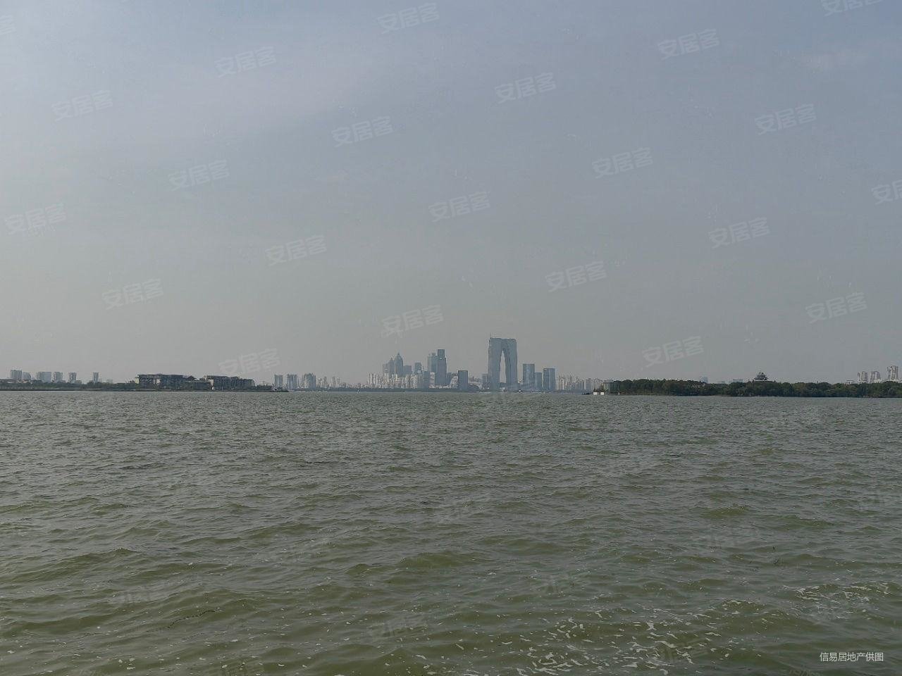 金湖壹号,地上2层,南北双花园金湖边上的别墅,刚好合适