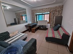 瑞鼎城爱琴海旁两室带家具出租。