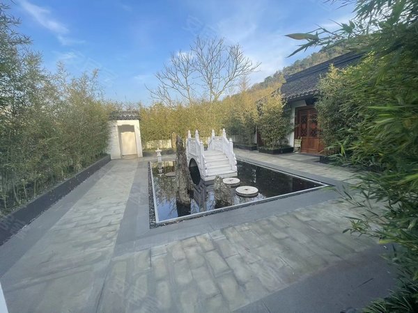 杭州西湖西湖龙井村北山路独幢别墅西湖一路之隔,600万精装,带300方