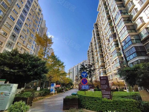 昆明西山大商汇华都花园a区南悦城盘龙江边华都花园精装三房,带部分