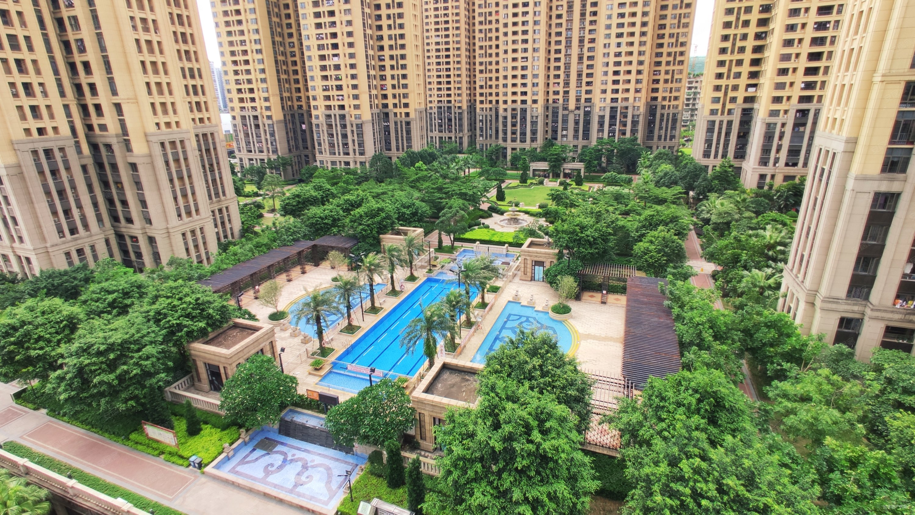 广清城轨旁大楼盘,万科华府二手房,98万,3室2厅,2卫,109平米-清远安居