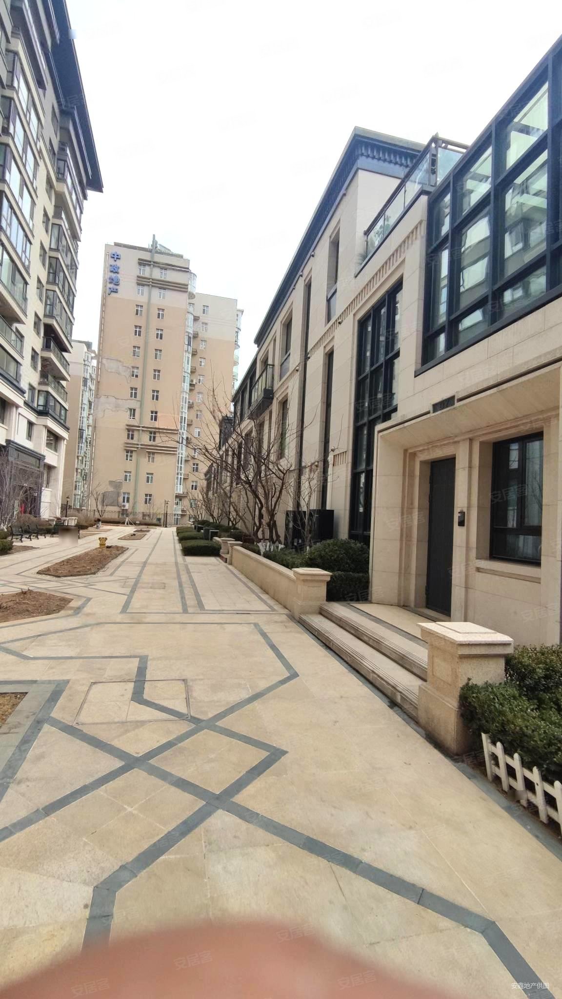 金地保利御中南(别墅)6室2厅3卫209㎡南北570.8万