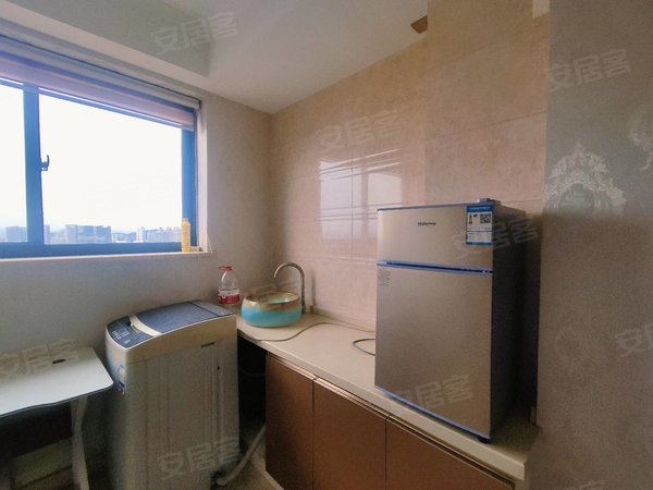 【多图】万华城,锦江百货租房,万华城一室一卫精装修家电齐全拎包入住