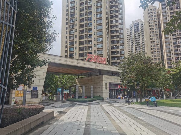 珠海香洲上冲tod万科城急租万科城3房,已配齐家电看小区园林,有钥匙