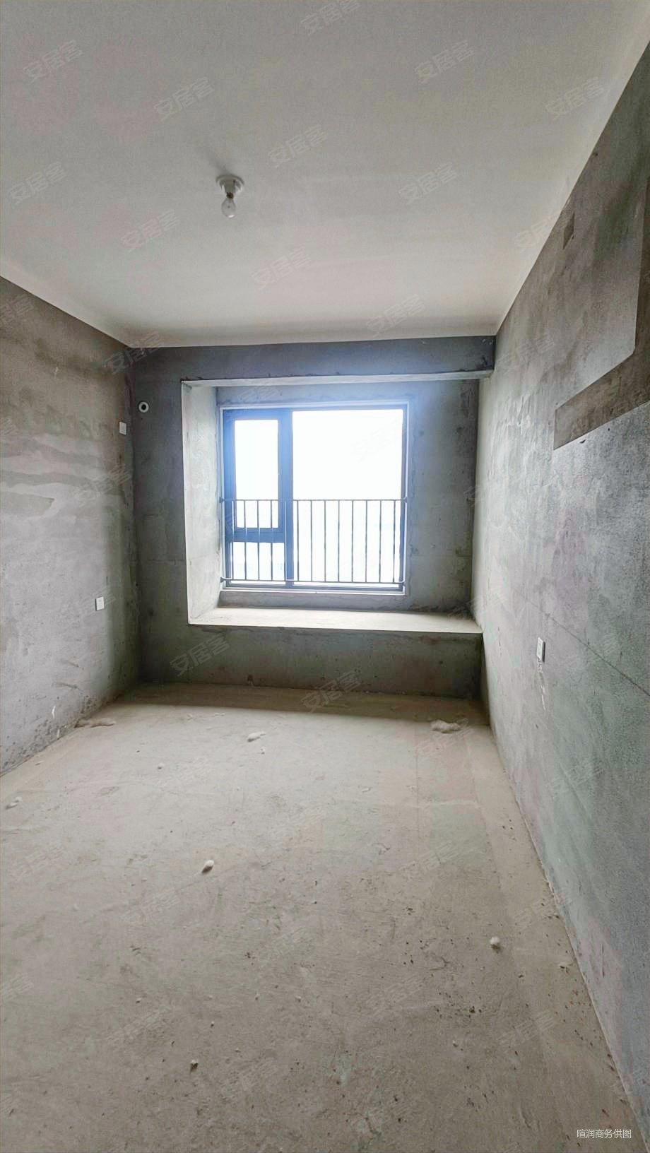 正弘新城1号院洋房,四室两厅两卫毛坯房,新小区环境好性价比高