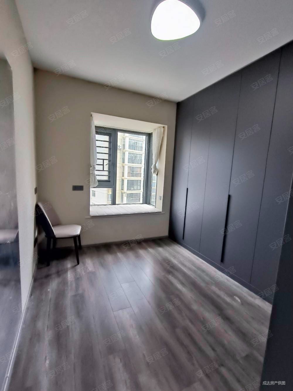 海馨嘉园3室2厅2卫134㎡南北105万