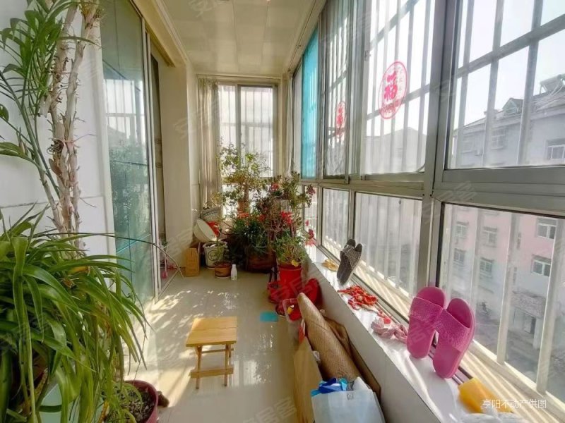 正阳路四季花园132平带车库56万