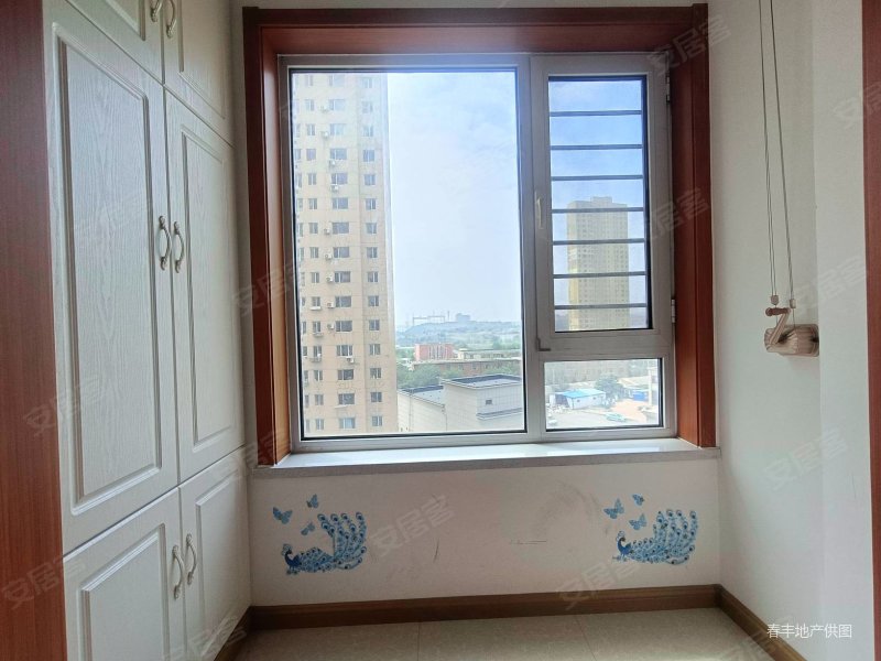 欣家园 封闭小区 框架电梯 2梯4户 精装 拎包即住