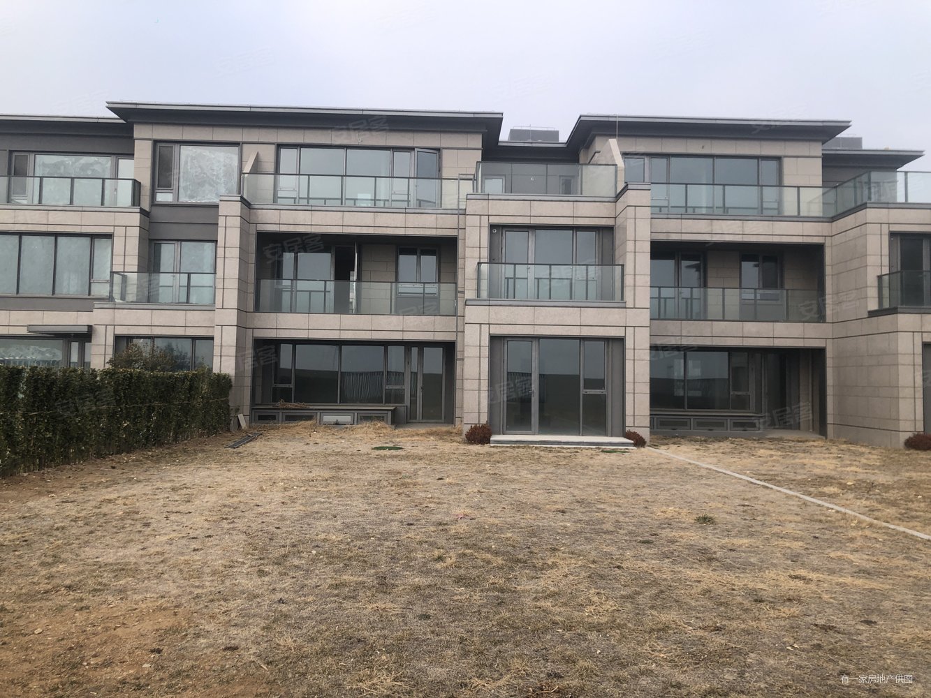 灵山湾壹号(二期别墅)5室2厅3卫371.54㎡南北1950万